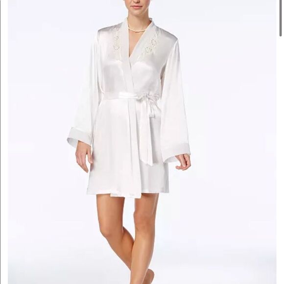 Linea Donatella Other - NWT Linea Donatella Midnight Short Wrap Robe size small/medium white bridal